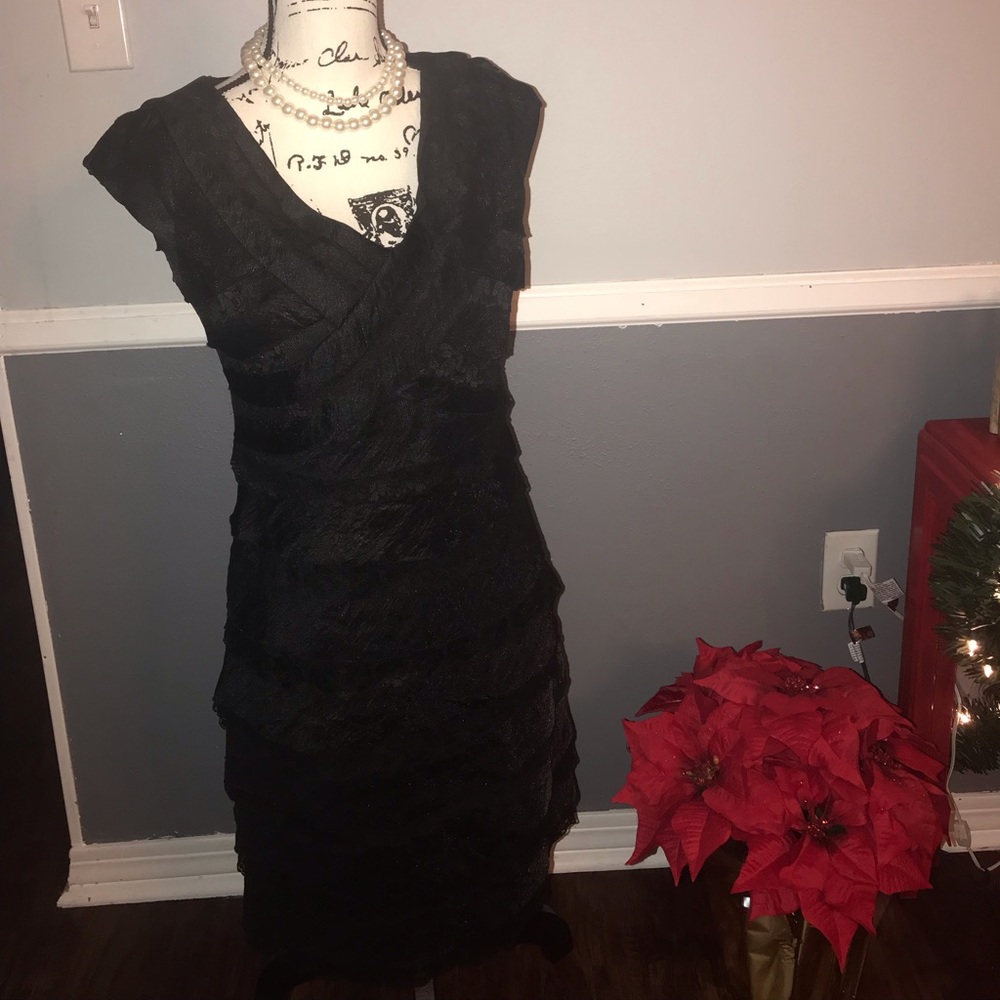 Black knee length dress‼️